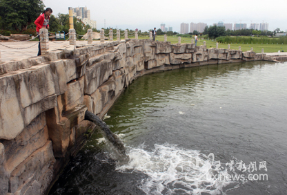 人口水池的水口至少有_景观水池溢水口图片