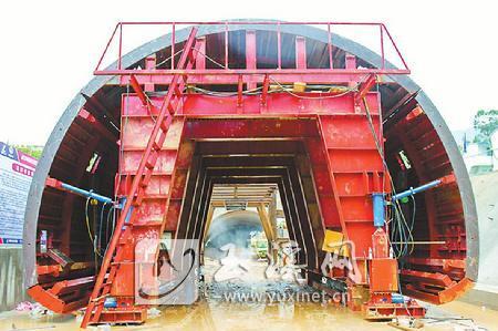 弥玉高速登楼山隧道4个工作面全部进洞施工
